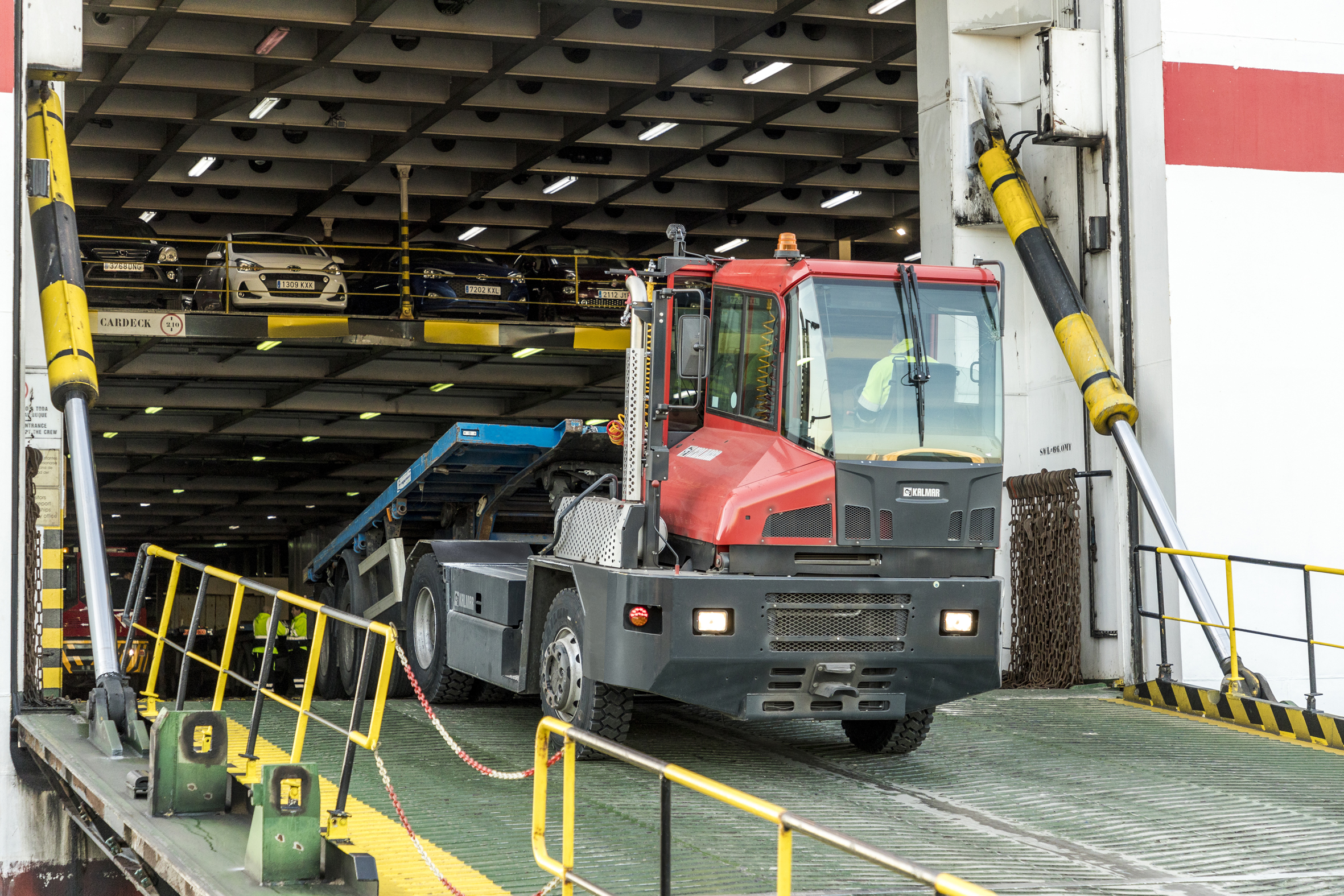 卡尔玛重型码头牵引车助力maritime trucks公司提高奥斯陆港生产力