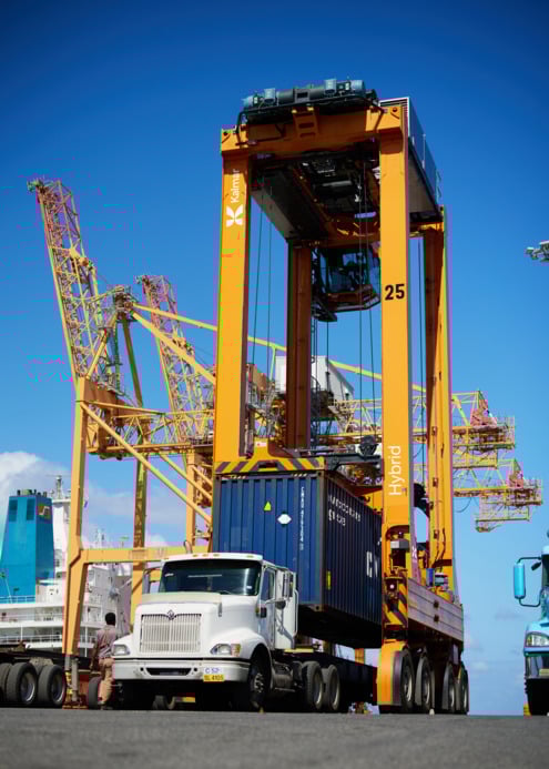 NB_巴巴多斯港混合式跨运车 2024 (3).png