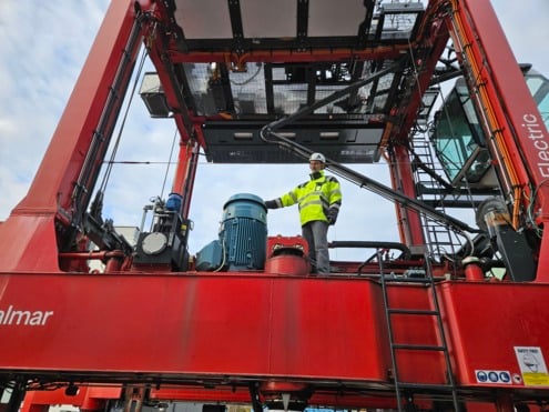 卡尔玛 KMS 雷马·赖因瓦尔在跨运车上