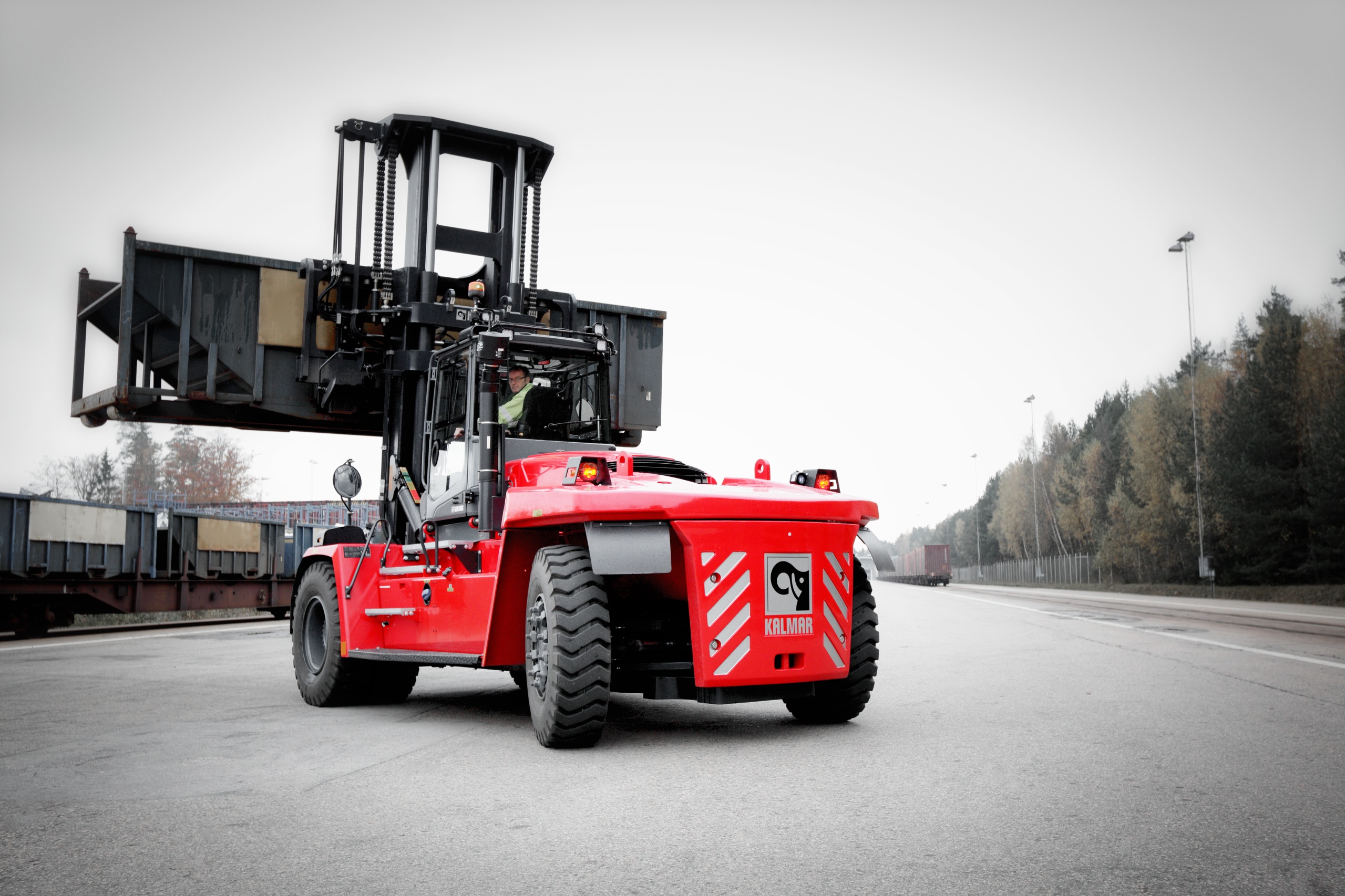 卡尔玛发布新型重叉提升叉车性能标准