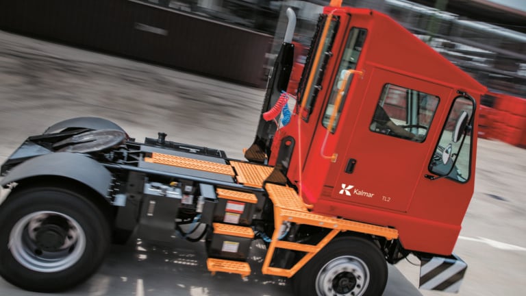 [[Essential Terminal Tractor (Shunt Truck)]]
重要码头牵引车 (调车卡车)