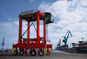 Kalmar diesel-electric straddle carrier Kalmar Straddle Carrier