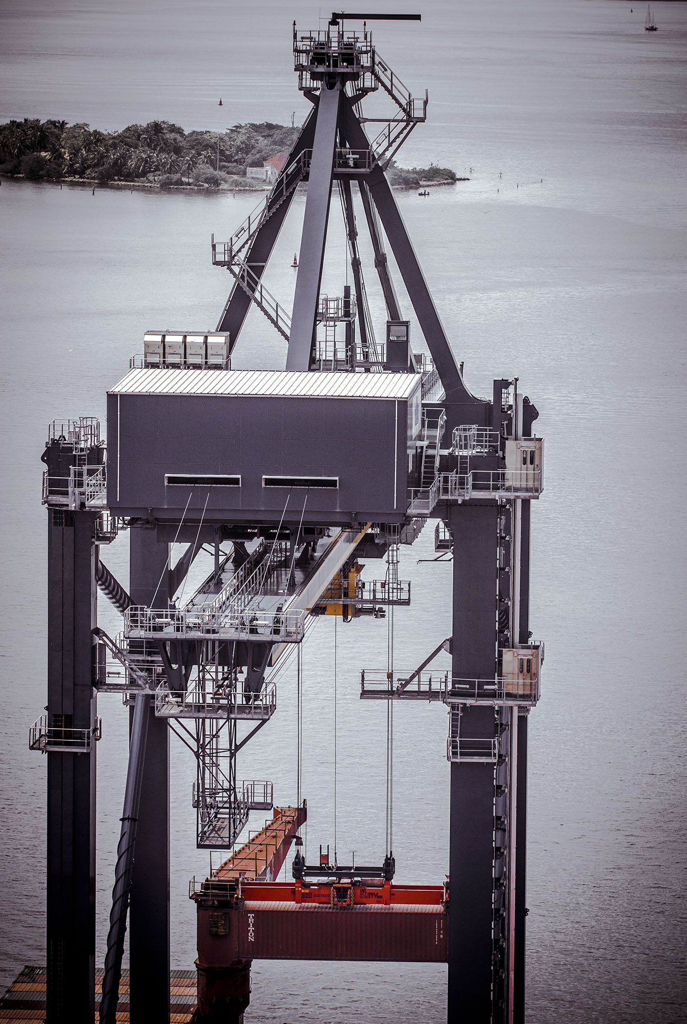 卡尔玛交付两台岸桥起重机至curaçao港口服务公司 | kalmarglobal