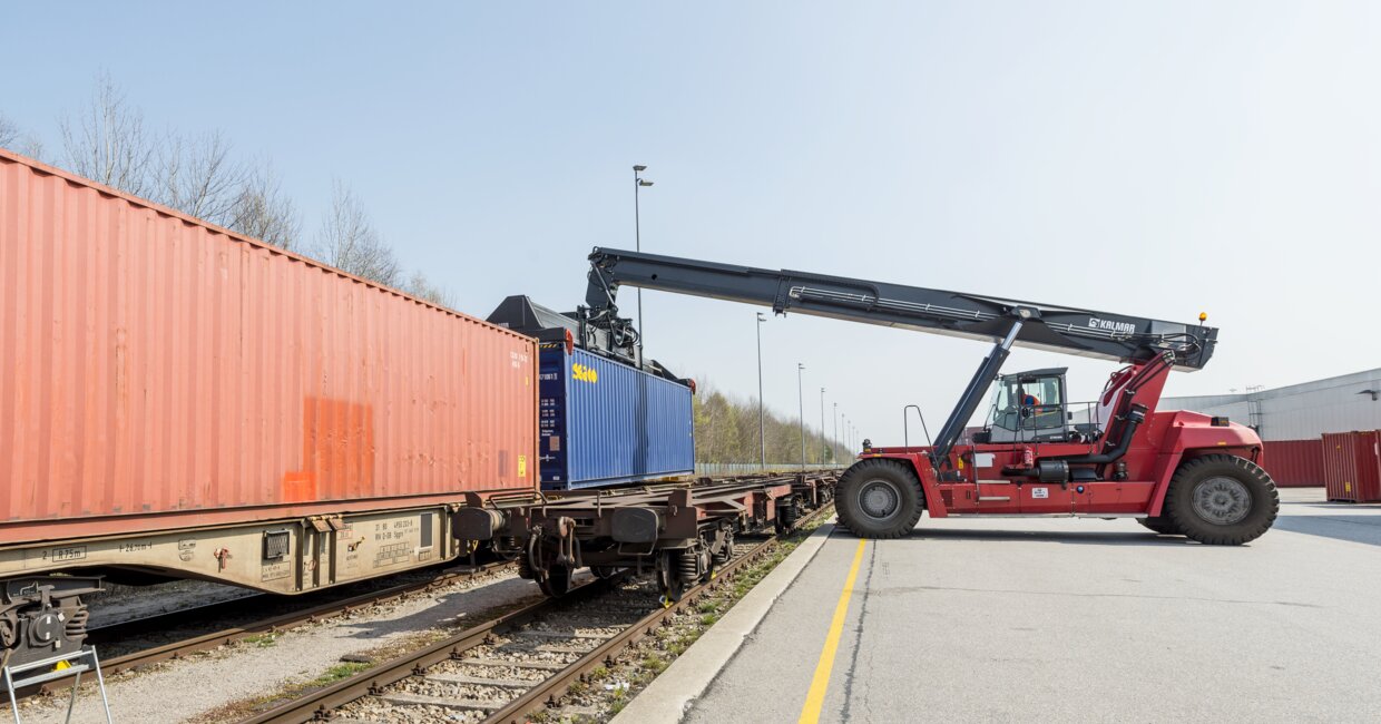 Kalmar equipment keeps BMW on the road