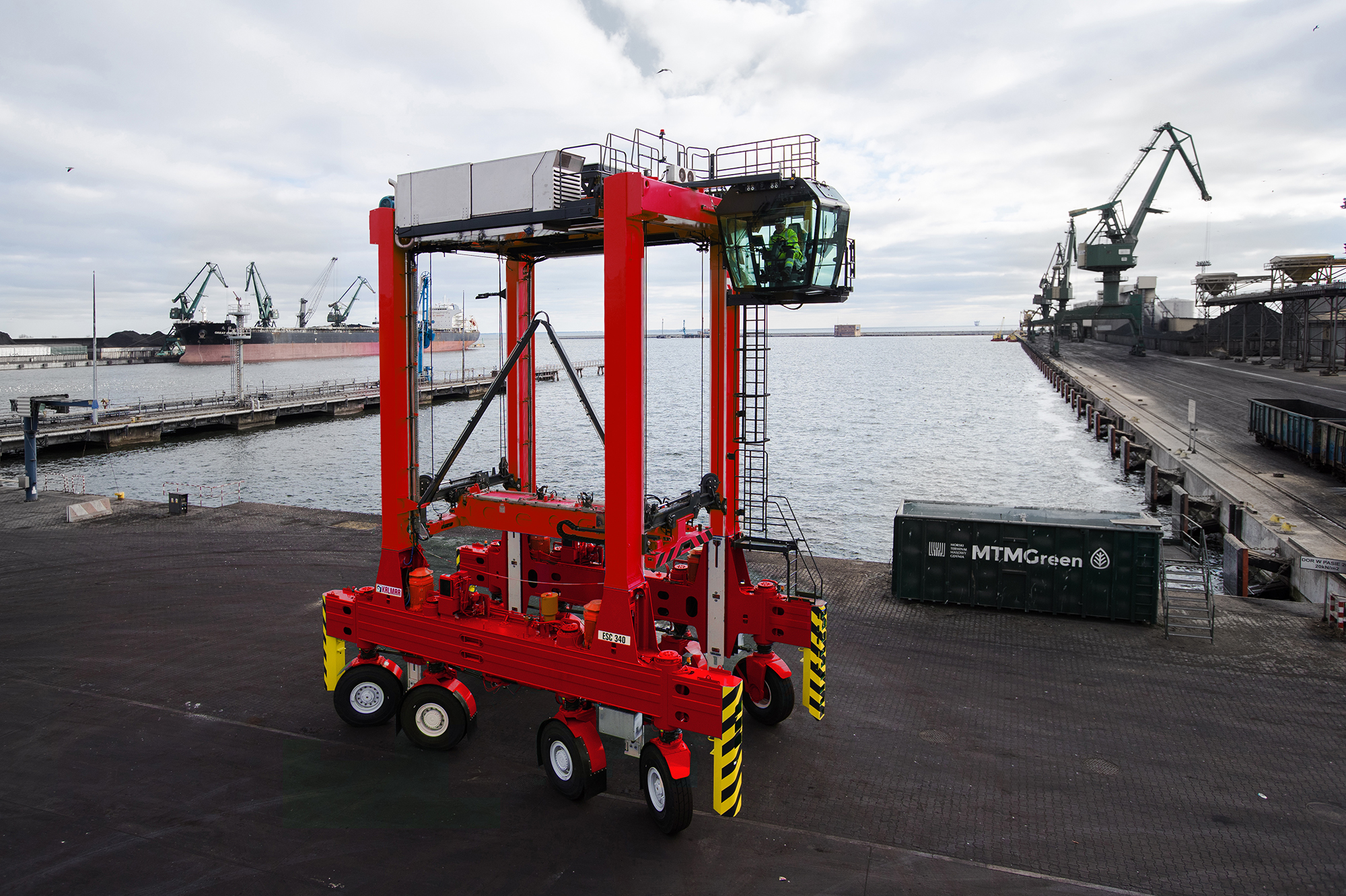 kalmar next-generation straddle carrier尺寸:   mb